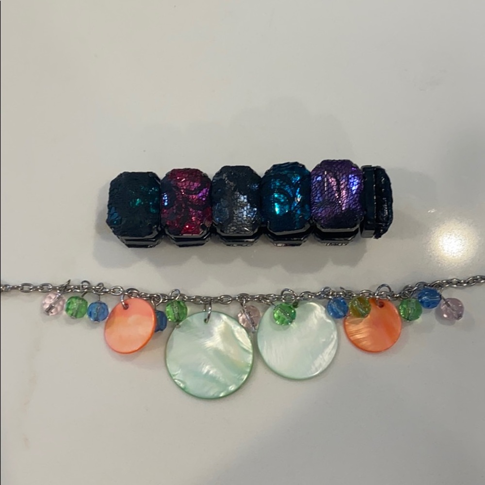 Costume jewelry, set of two bracelets